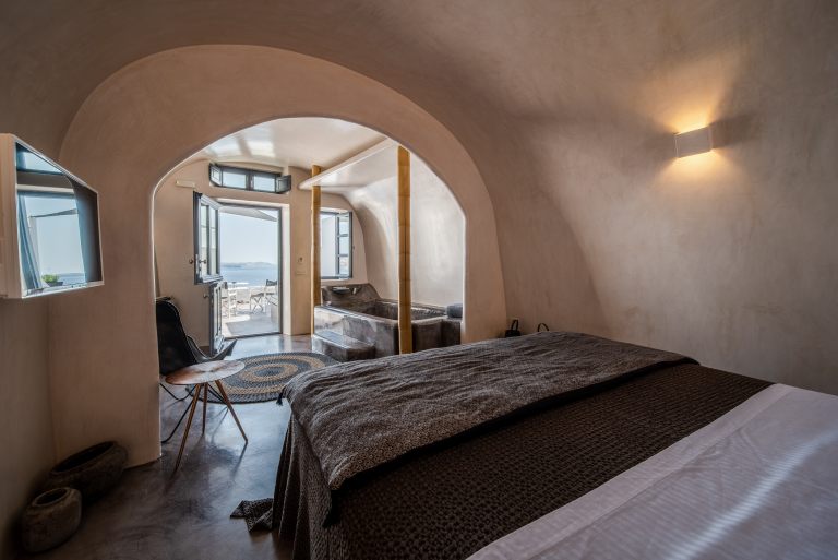 santorini-wonderful-views-cave-house-interior-hotel-nostos (8)